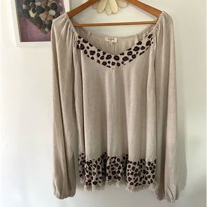 Umgee Linen Blend Leopard Trim Top Size Large